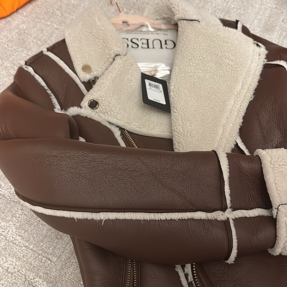 GUESS LEATHER JACKET 🧥